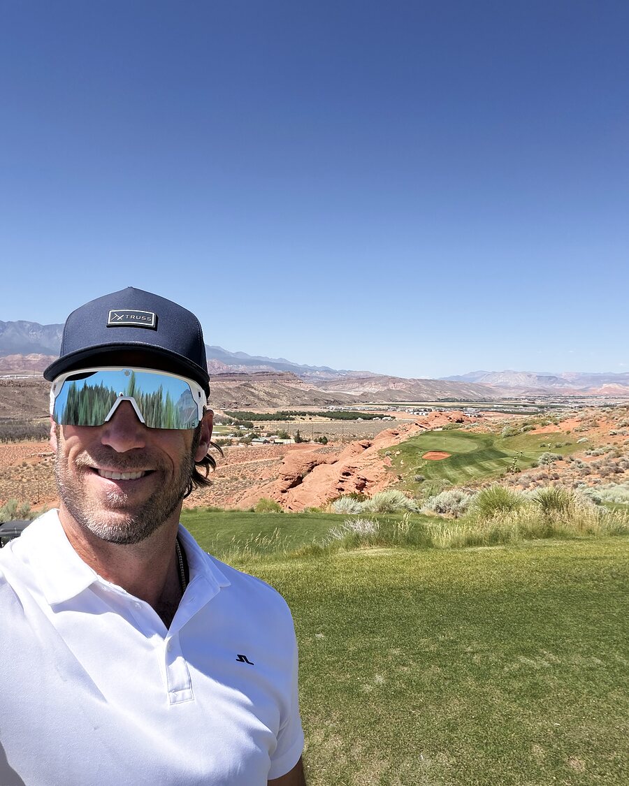 Josh Zieglowsky on a tee box above a desert golf course in southern Utah